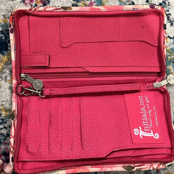 Initials Inc floral wristlet - Picture 2 of 8